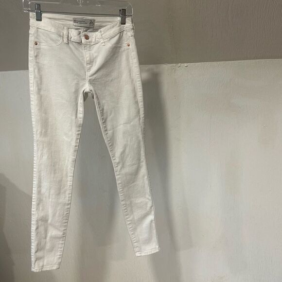 Abercrombie & Fitch White Jean Legging in White - Picture 2 of 7